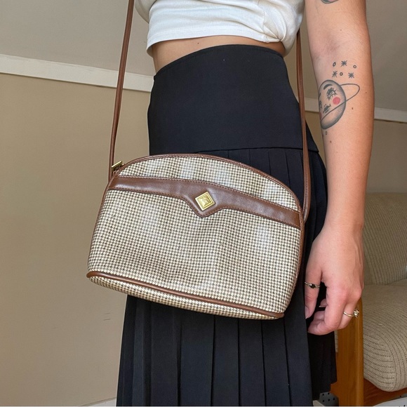 ✨Vintage Liz Claiborne leather cross body bag✨ - Picture 3 of 8